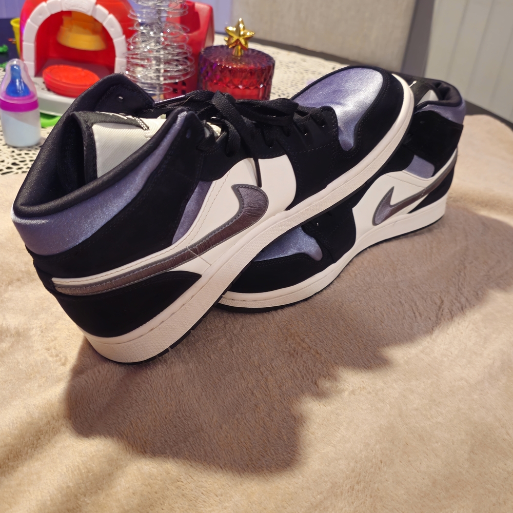 Jordan 1 Mid SE Satin Smoke Grey - Picture 3 of 5